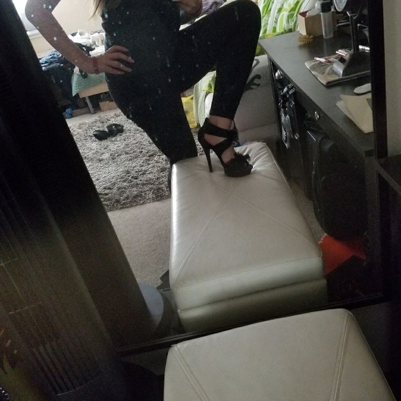 Black High Heels - Picture 4 of 4